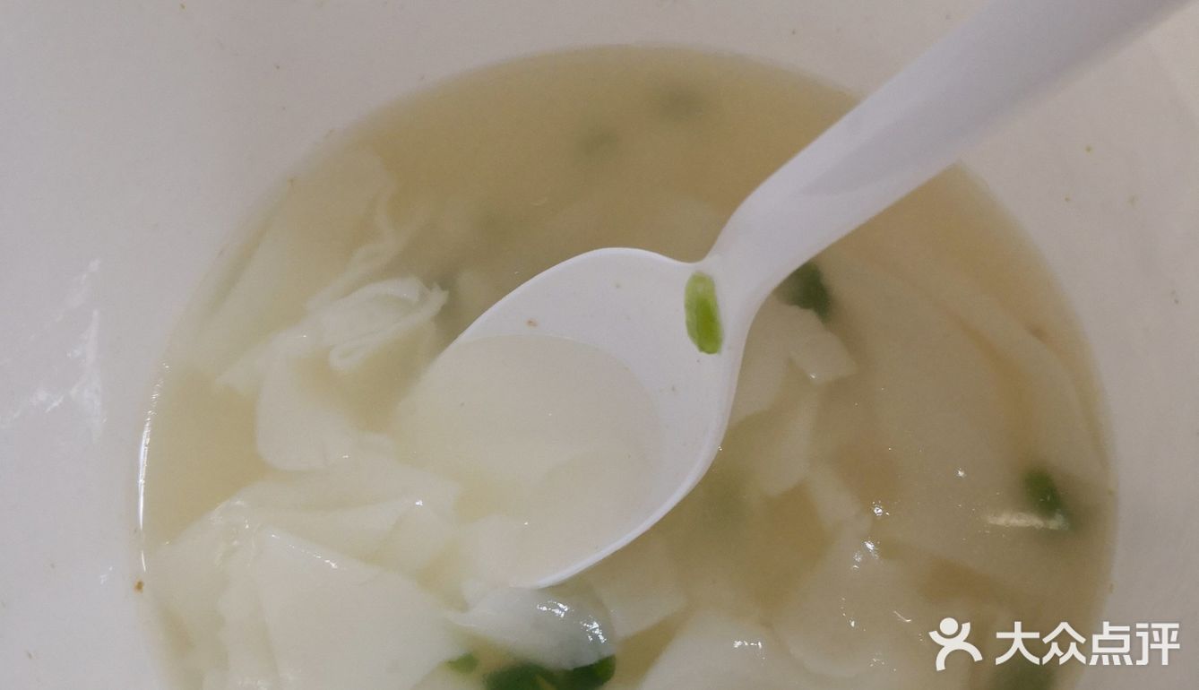 吃完才想起来拍照，都是家常的早点，套餐里有煎蛋和小菜