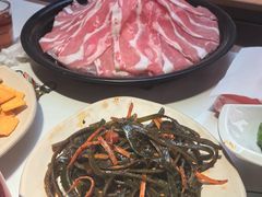 -老牌坊云南鱼豆花火锅(哈西万达店)