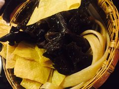 手工苕皮&nbsp;小木耳&nbsp;豆皮-岗上渣渣老火锅(两路口店)