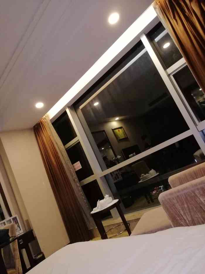 南蓉大酒店(西丽茶光地铁站店)-"酒店环境还不错哦,算干净整洁.