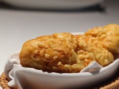 自制蒜蓉面包-Oyster Talks 四度蚝法餐厅