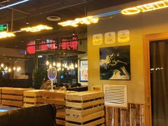 大堂-日进一片海.生腌海鲜火锅.宵夜烧烤(三里屯总店)