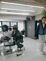 -宫铭烫发染发接发店