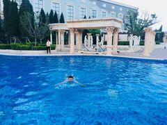 -泉城欧乐堡戏水湾艺术养生温泉