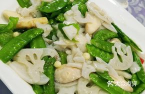 Water Chestnut, Coix Seed and Snow Peas