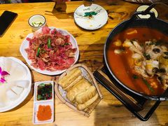 -老滇山寨•云南特色菜•地方菜•民族风情歌舞表演(金碧店)