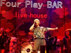 -FOUR PLAY BAR