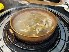 菌菇鸡煲-阿山卓·野生菌火锅·纳西火塘烤肉