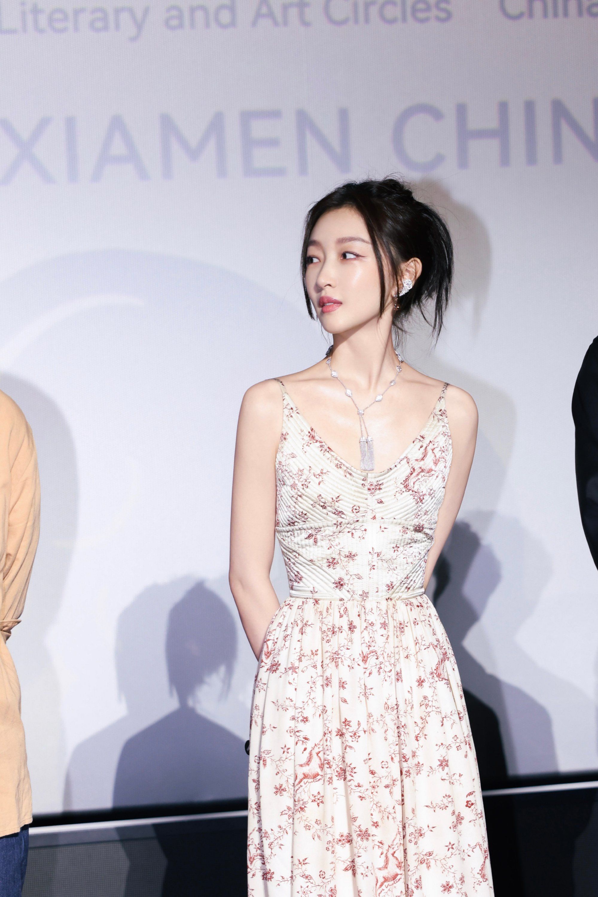 周冬雨全新红毯造型大赏,好好看哟!