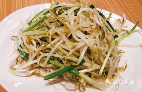 Stir-fried Garlic Shoots with Bean Sprouts