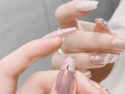 -安吉拉·纤纤玉指美甲美睫创意中心