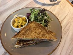 -ROAST coffee & eatery