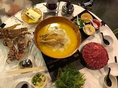 -鲜入围煮花胶鸡海鲜火锅