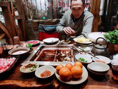-老牌坊云南鱼豆花火锅(哈西万达店)
