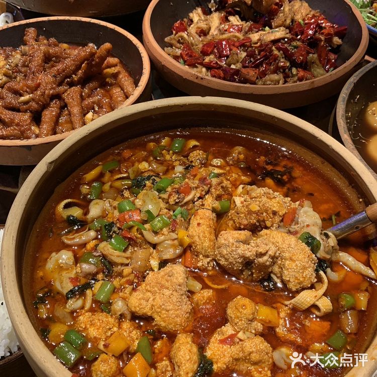 跟朋友四个人点了几个菜全部吃光！小吉星鱼籽鱼泡钵好好吃！