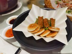 煎酿尖椒拼香煎墨鱼饼-禾府酒家·传统广府味(番禺店)