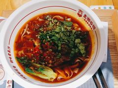 招牌红烧牛肉米粉-呷佬·长沙手工米粉(金沙江路店)
