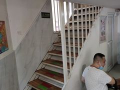 -宝瑞门钉肉饼店