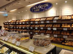 面包甜点陈列柜-老佛爷饼店