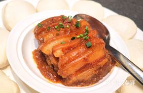 Steamed Pork with Lotus Leaf Buns