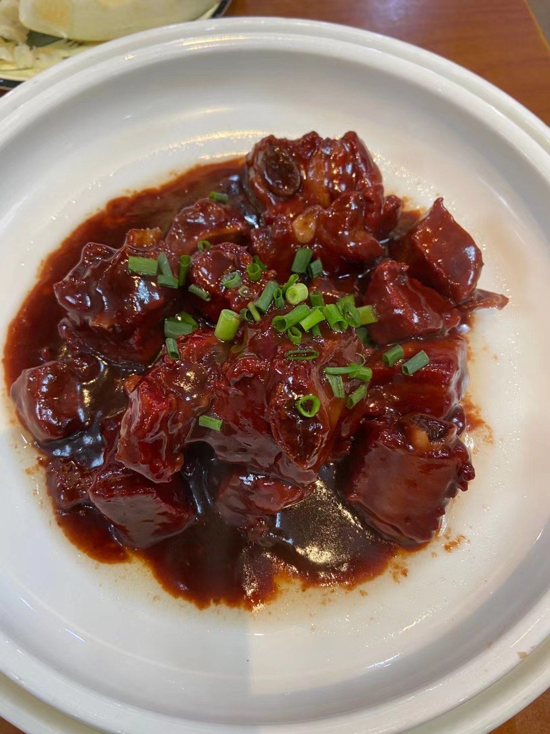 129.酱排骨:酱排骨是无锡特色,特意选