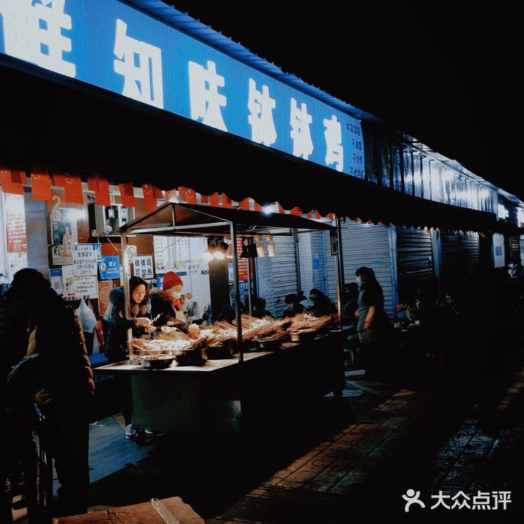 成都旅游必吃！人均25r的钵钵鸡天花板