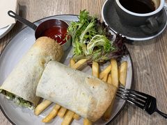 牛油果烤鸡肉卷饼-Maxpoint Kitchen 西餐咖啡(乐峰广场店)
