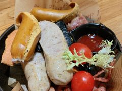 -more than meow吴止猫主题餐厅(承德 中船汇店)