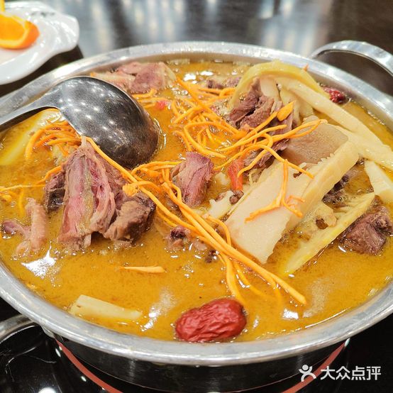 牌坊烧鹅(立新名城店)