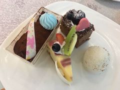 -亚洲国际大酒店·云顶阁旋转自助餐厅