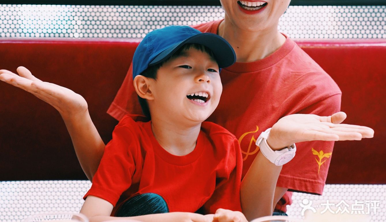 OMG～孩子一顿吃掉半张披萨，这到底有啥魔法！？