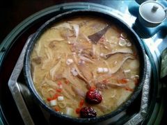 -绿色墨脱石锅城