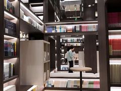 -钟书阁(群光广场店)