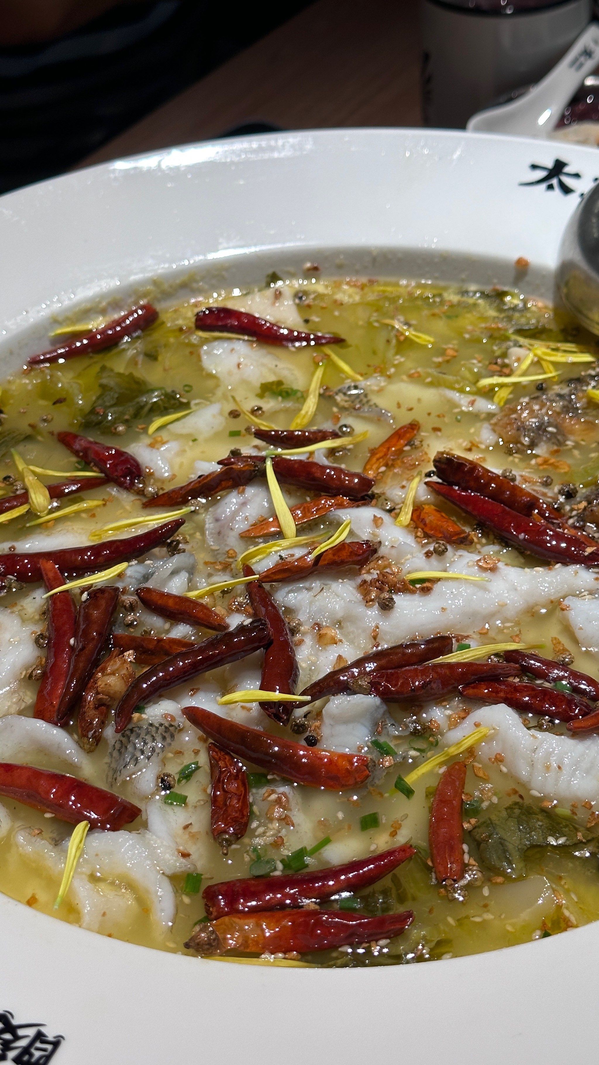 酸菜鱼不错.鱼肉很嫩!酸菜很爽脆!