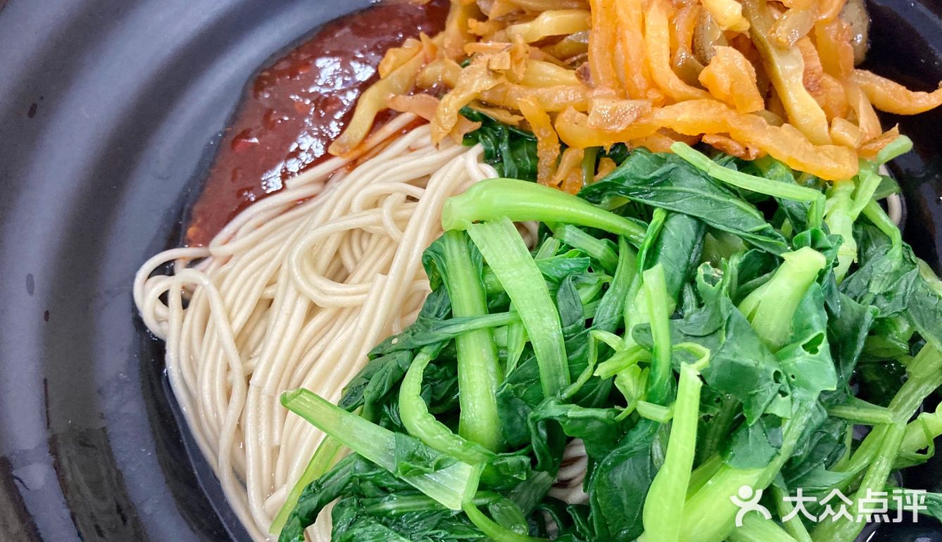 这个辣酱不辣还特别咸有一天早上出现了豆沙馅的甜饼