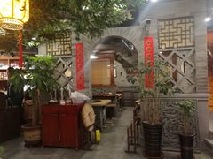 大堂-万里闯关东铁锅炖菜馆(高新旗舰店)
