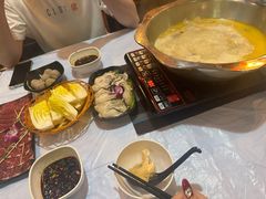 -鲜入围煮花胶鸡海鲜火锅
