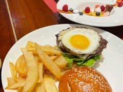 牛肉汉堡-西双版纳洲际度假酒店-海鲜傣味烧烤·侬香全日制餐厅