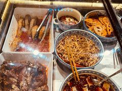 -爆炸头阿姨小四川正宗川味小吃(无任何分店)