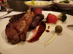 碳烤肉眼牛排及秘制牛排汁-WOLFGANG PUCK KITCHEN & BAR(迪士尼小镇店)