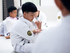 -菠萝格斗巴西柔术训练馆