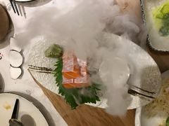 三文鱼刺身-小句号·精致料理(江南环球港店)