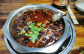 Crispy Bamboo Fragrant Chicken Pot