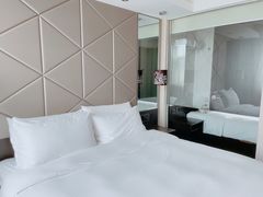 -桔子酒店(上海西藏北路地铁站店)