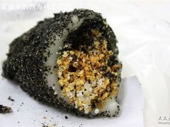 里面是芝麻白糖花生馅的-叶氏麻糍(鼓浪屿店)