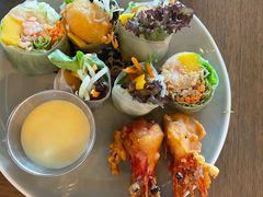 酥炸老虎虾香芒米纸卷配榴莲汁-CHINCHIN 青青·泰国料理(万象食家店)