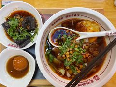 -呷佬·长沙手工米粉(金沙江路店)
