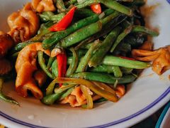 扁豆丝炒肥肠-七寻八找·胡同菜