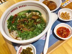 -呷佬·长沙手工米粉(金沙江路店)