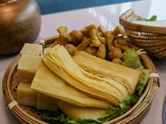 锦州豆皮拼盘-菌子鲜汤野生菌锅